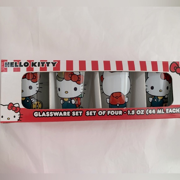 Hello Kitty Shot Glasses - Set of 4 - Picture 3 of 4